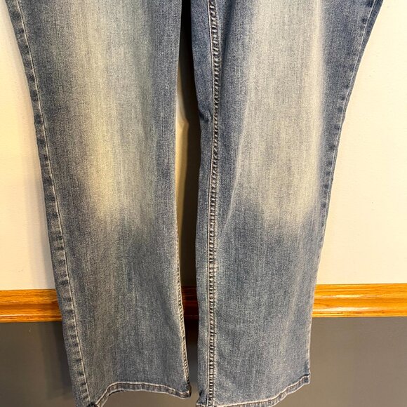 NWT Maurices Women's Jeans M Jeans 20W Classic Straight, Short, Mid Rise - Picture 3 of 12